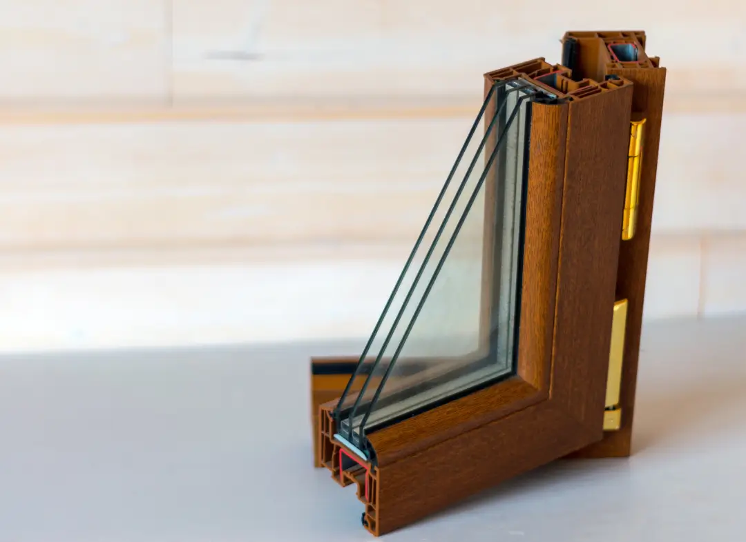 Installation de fenêtre en bois sur mesure Redessan